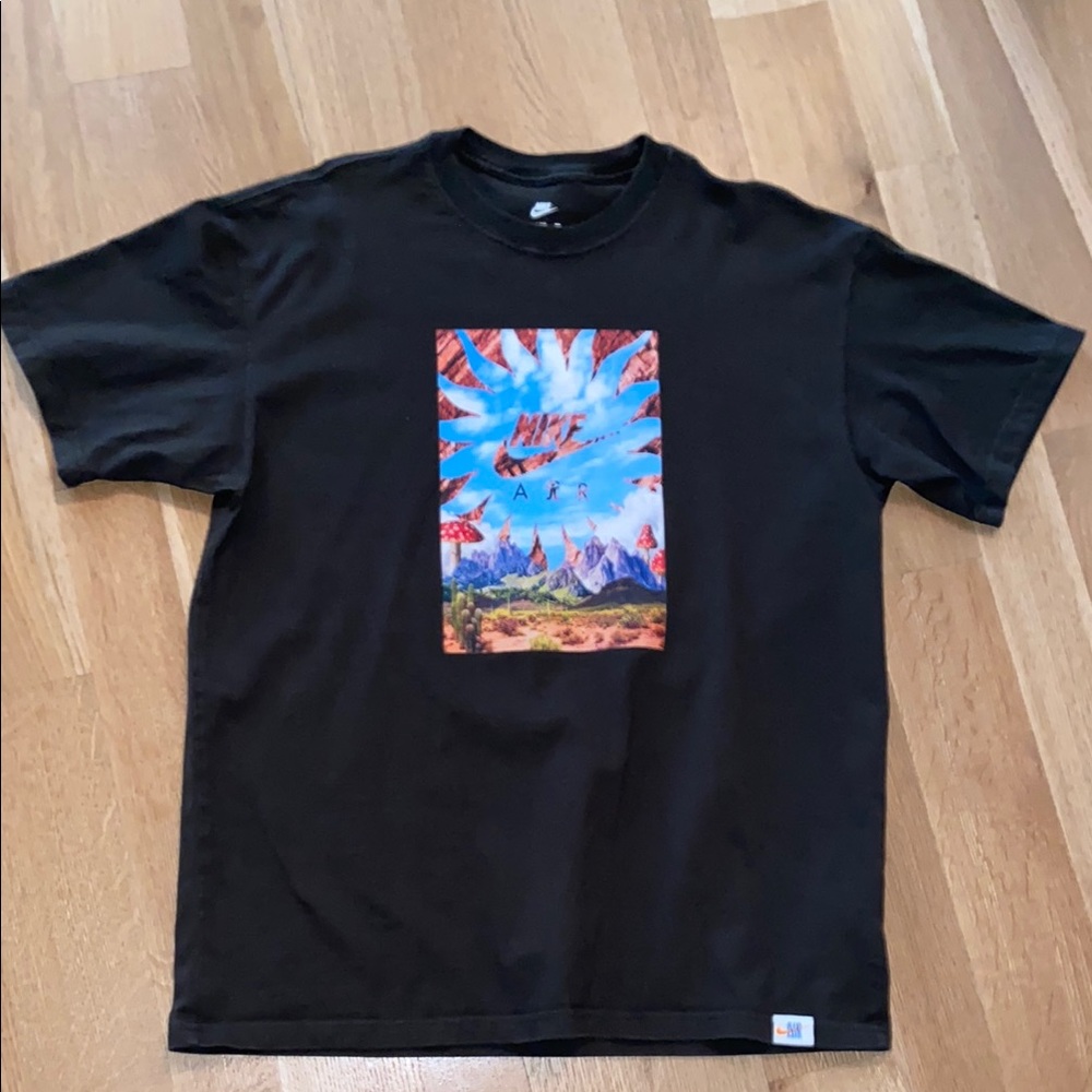 Nike DNA Air Max 90 T-Shirt Graphic Tee Loose Fit Mountains Cactus Desert Sky